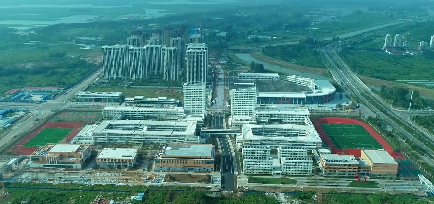 �ʽ�ͨ�Ƽ������ǻ�У԰��ʱ����������ʦ�󻴱�����ʵ��ѧУ